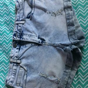 Forever 21 light jean short